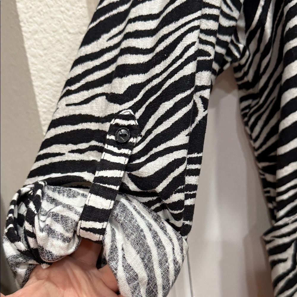 Zebra Print Zebra print Blouse with Black and White Stripes size 2x - Picture 3 of 7